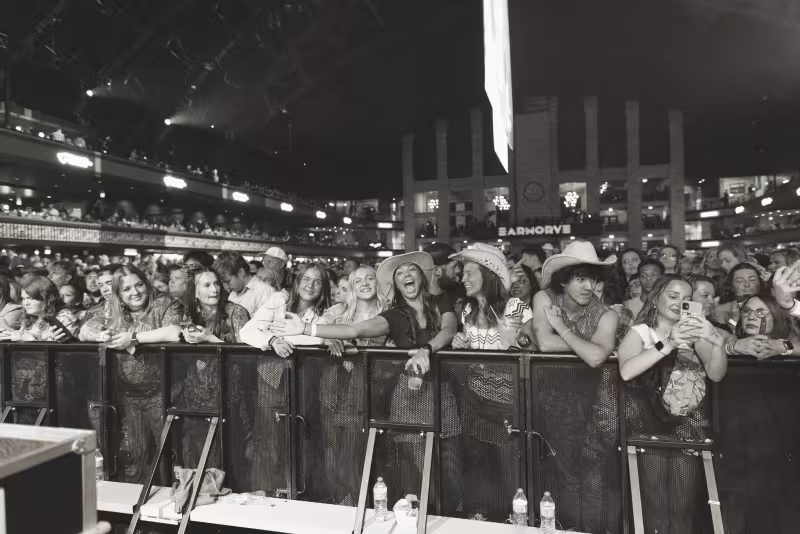 heart 360 concert crown