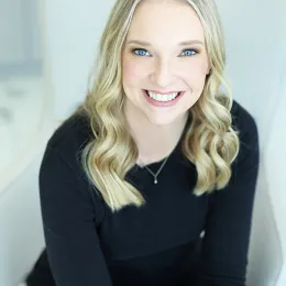 Melanie headshot