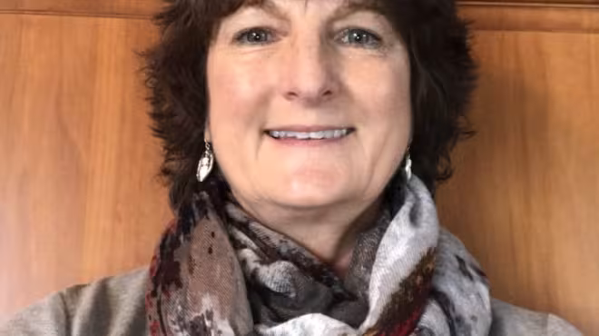 Deb-Jellinger-photo-e1542391967960-768x1022.jpeg